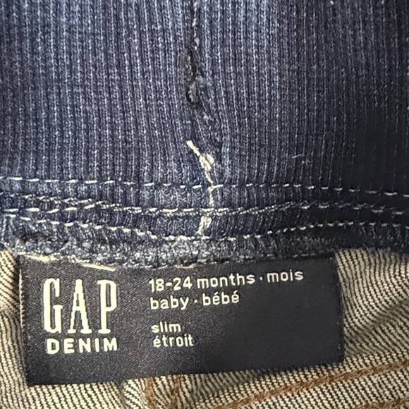 GAP - LIKE NEW Red and White Striped Bodysuit/onesie with Blue Jeans Set - Picture 6 of 7